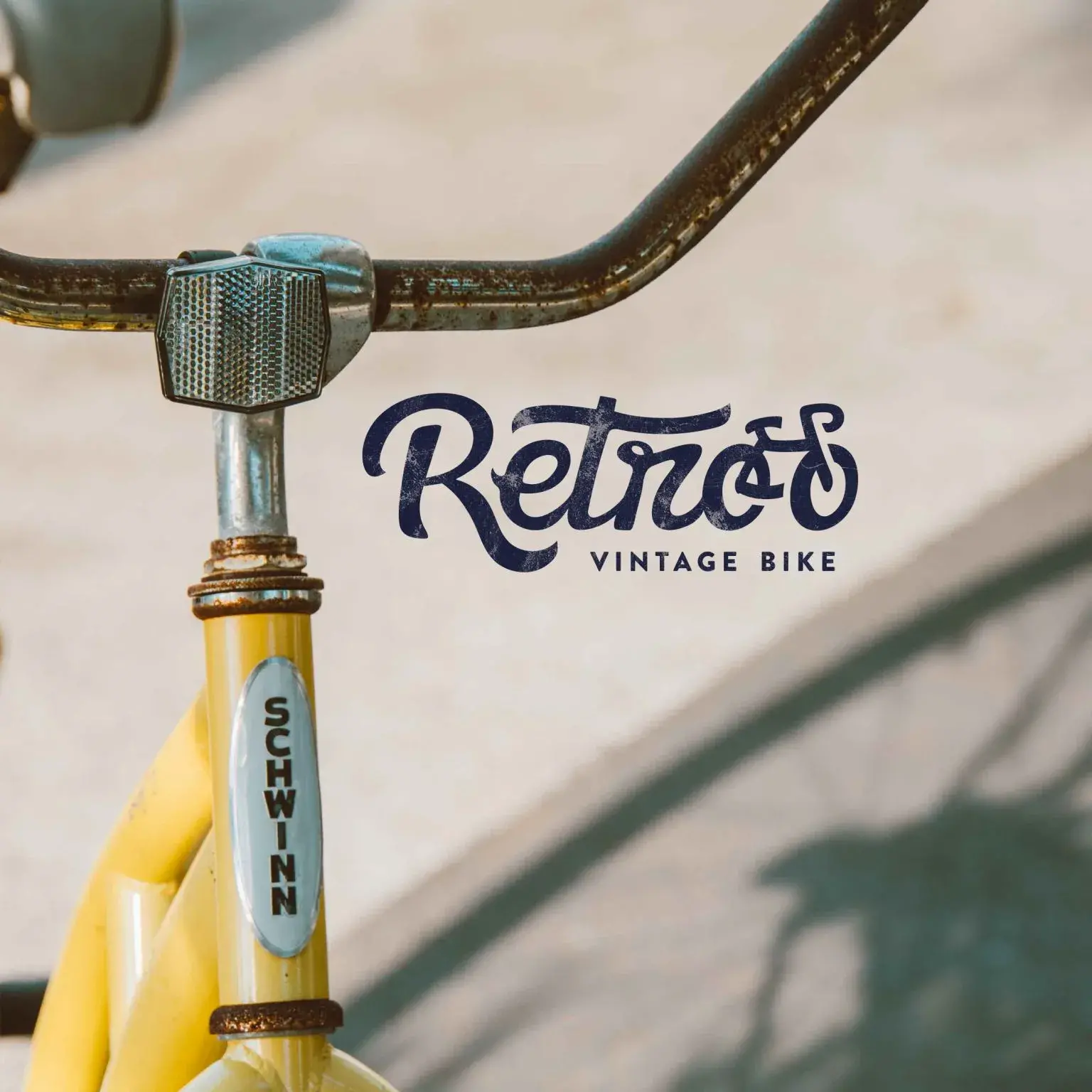 Logo de l'entreprise retro-o sur une photo de vélo vintage